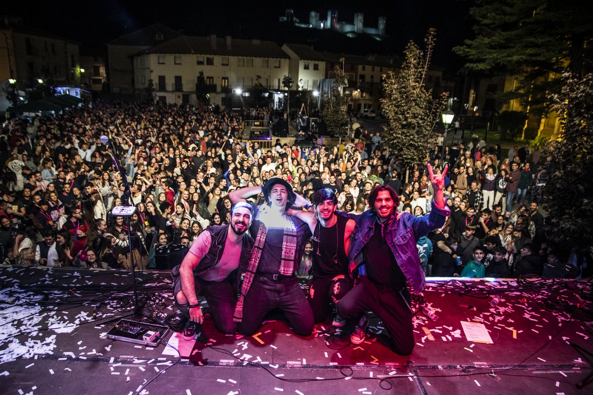 No hemos comentado nada por aquí del concierto del sábado en Molina de Aragón junto a @lafugarock

Os vamos a dejar un regalo por aquí y mañana dadle mucho amor en insta porfi.

Solo diremos que
FUE ESPECTACULAR 
y hemos llorado mucho. 😍💜