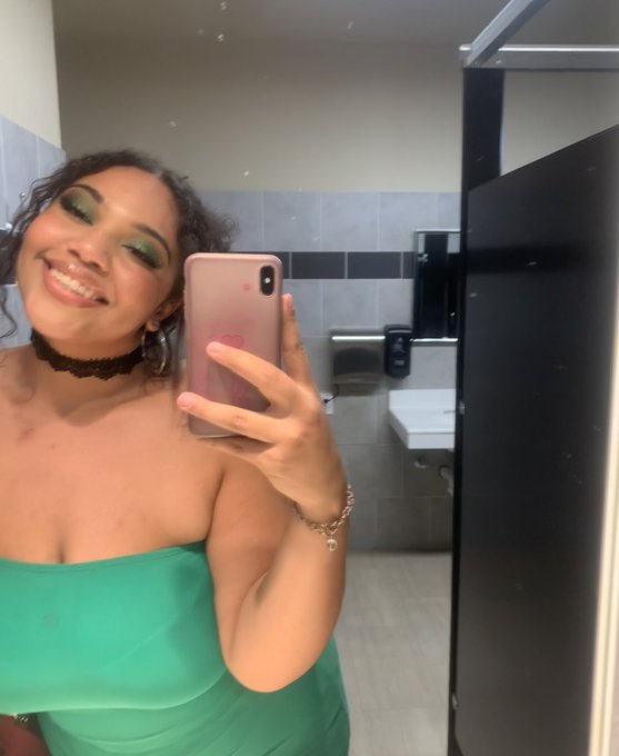 wedding fun💚🤍 https://t.co/4Kc7he1toE<a href="/tag/bbw"class="tags"><span>#bbw</span></a><a href="/tag/newprofilepic"class="tags"><span>#newprofilepic</span></a><a href="/tag/nsfw_twt"class="tags"><span>#nsfw_twt</span></a>