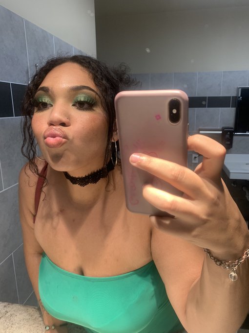 wedding fun💚🤍 https://t.co/4Kc7he1toE<a href="/tag/bbw"class="tags"><span>#bbw</span></a><a href="/tag/newprofilepic"class="tags"><span>#newprofilepic</span></a><a href="/tag/nsfw_twt"class="tags"><span>#nsfw_twt</span></a>