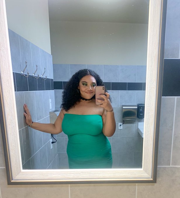 wedding fun💚🤍 https://t.co/4Kc7he1toE<a href="/tag/bbw"class="tags"><span>#bbw</span></a><a href="/tag/newprofilepic"class="tags"><span>#newprofilepic</span></a><a href="/tag/nsfw_twt"class="tags"><span>#nsfw_twt</span></a>