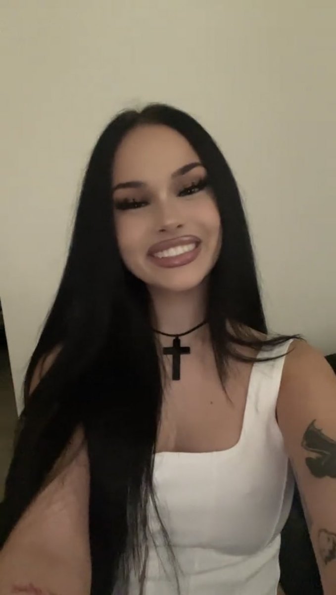 maggiebeingsoft's tweet photo. her smile is everything i need https://t.co/nIzL13W6QJ