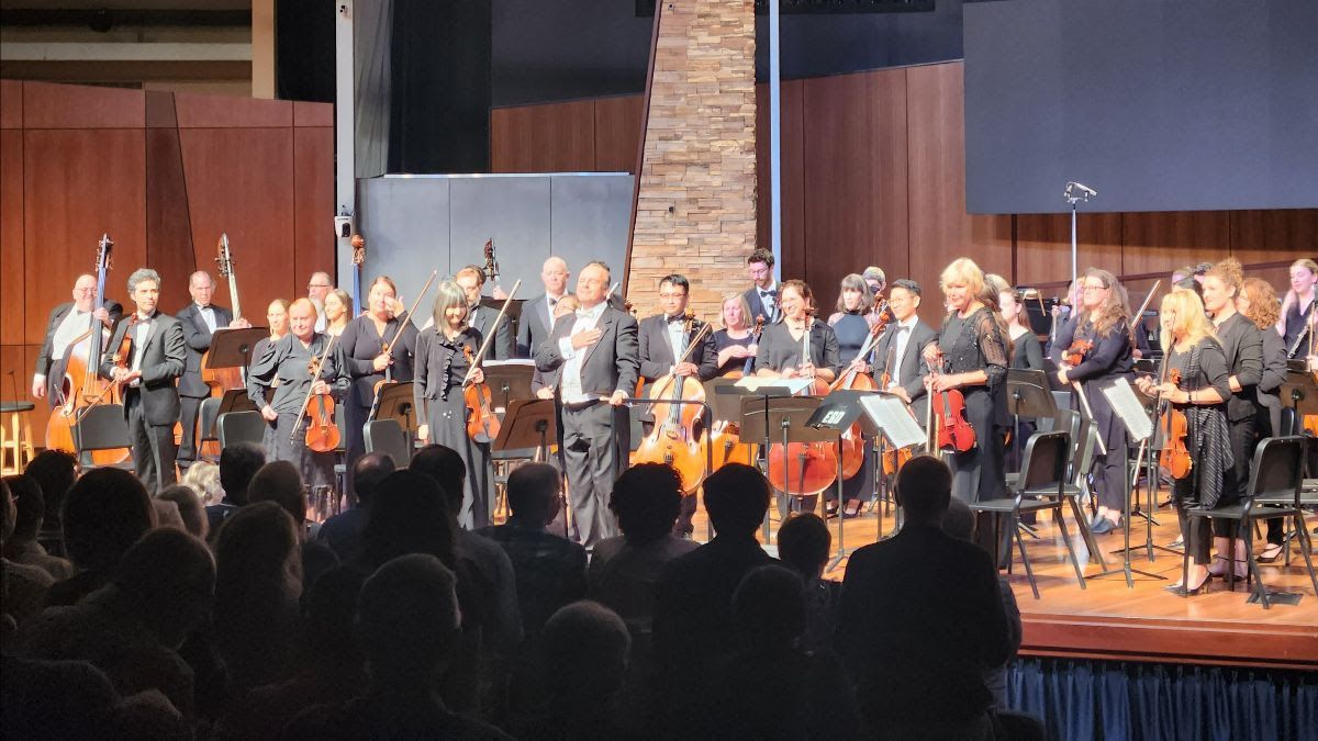 ESOMusic's tweet photo. Thank you to all who joined us last night for Elgar's Enigma with Amanda Majeski! We are so grateful for the lively and appreciative audience, and look forward to seeing you in the concert hall again soon. #eso #elmhurstsymphony #thanks #thankyou #gratitude https://t.co/vdjbBawvg2