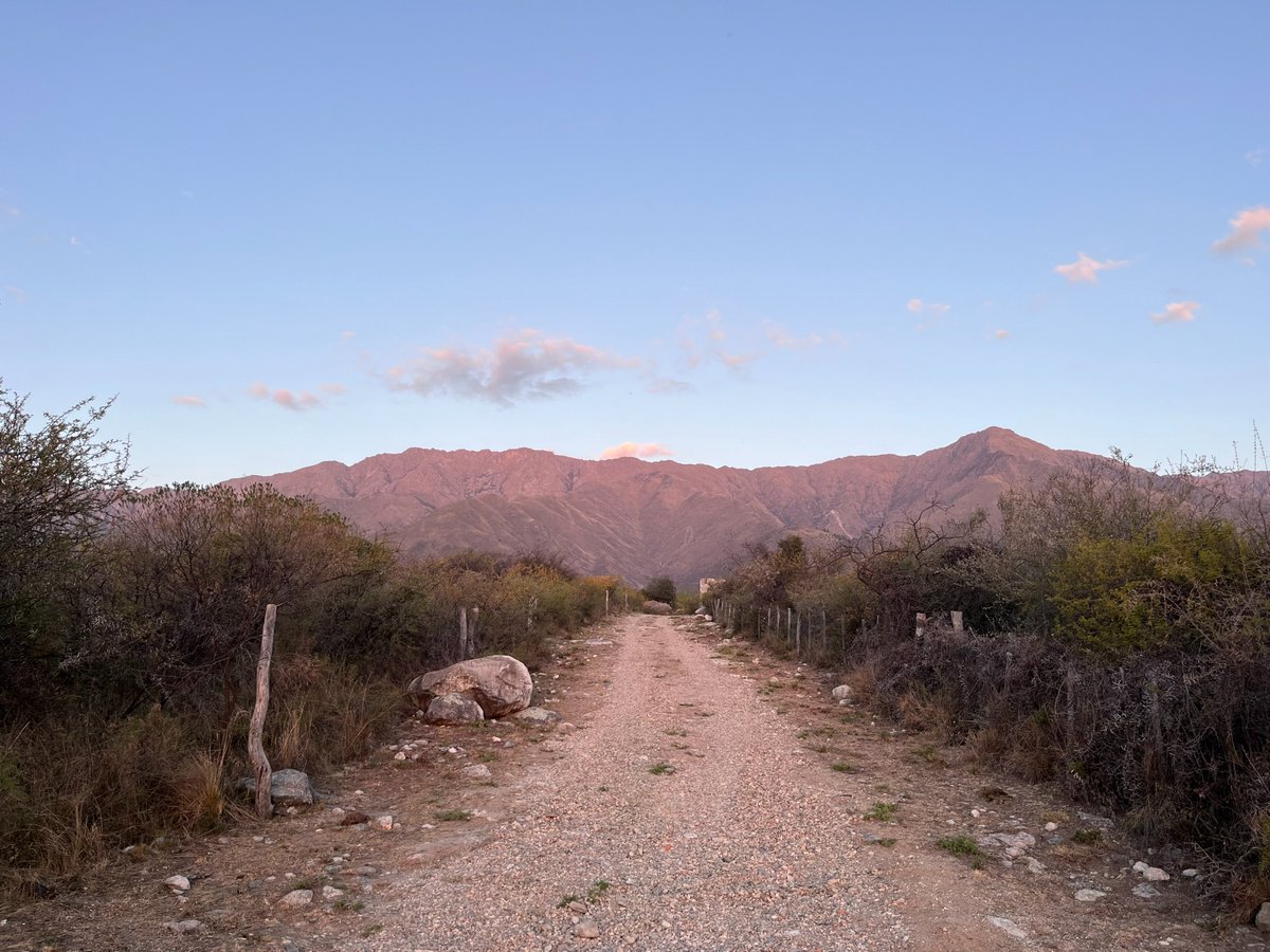 BallareCL's tweet photo. Achiras Arriba, Co. Champaquí. Traslasierra, Córdoba. 
Siempre espectacular! 
@turismocba 
@intraslasierra https://t.co/uiTzDQPhyJ