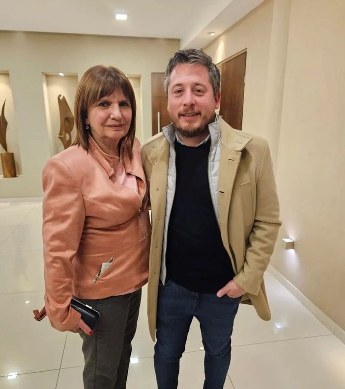 TomasMarisco's tweet photo. #PatoPresidente 
@PatoBullrich 💪 https://t.co/ZEKjBG1IYs