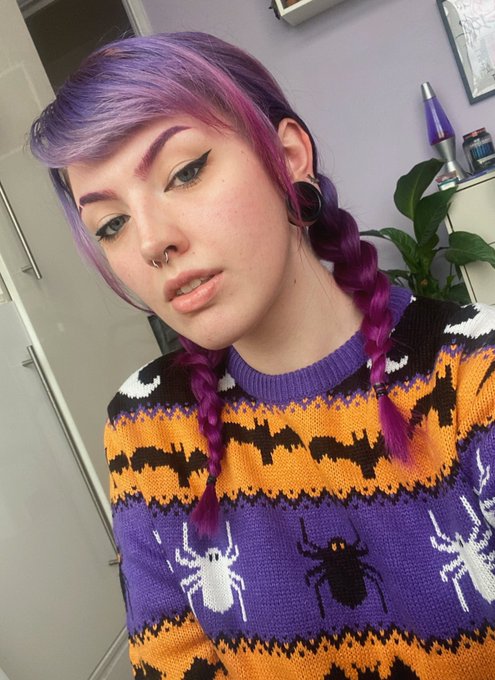 happy first of halloween x https://t.co/Ua2EK2yMJE