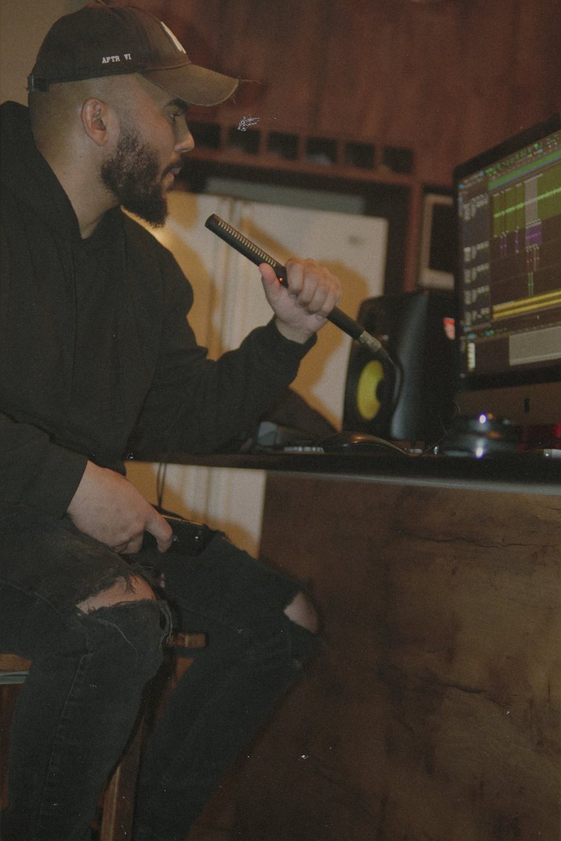 aftr_vi's tweet photo. 📷 #RnB Writing Sessions | 1am 

#songwriting 
#aesthetic 
#aftrvi https://t.co/HIegG68xwQ