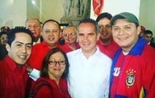FreddyBernal's tweet photo. Robert, el FASCISMO te arrebató la vida, la REVOLUCIÓN te dio la inmortalidad. Hijo eres y serás ejemplo para la juventud venezolana. Hoy a 9 años de tu siembra, te recuerdo como si fuese ayer, esa energía que sobresalía de tu ser te hizo llegar lejos por nuestra Patria. ¡Mi gran Chispita, así te decía de cariño, no moriste, te multiplicaste y continuas vivo en los corazones de este pueblo!

¡ROBERT SERRA Y MARÍA HERRERA VIVEN!
