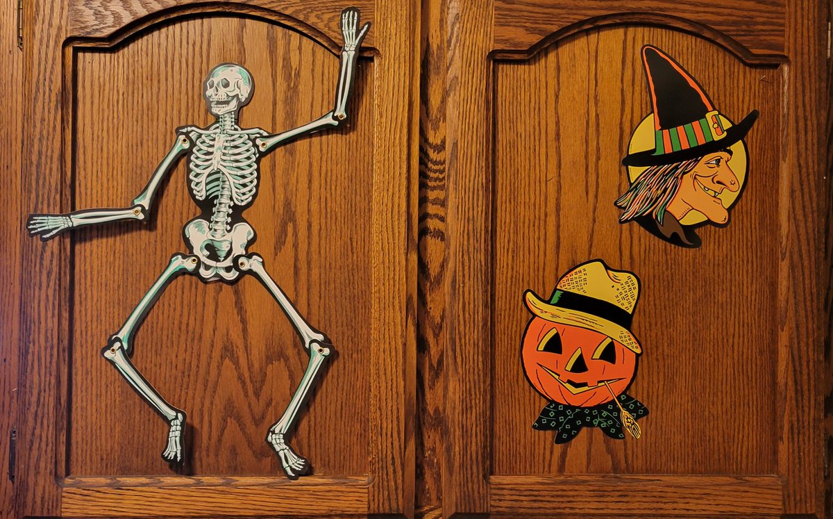 evil_toast916's tweet photo. It's officially Halloween season once the beistle decorations are up! 🎃
#beistle #Halloween #Halloween2023 #halloweendecorations https://t.co/IvQcCBaO7g