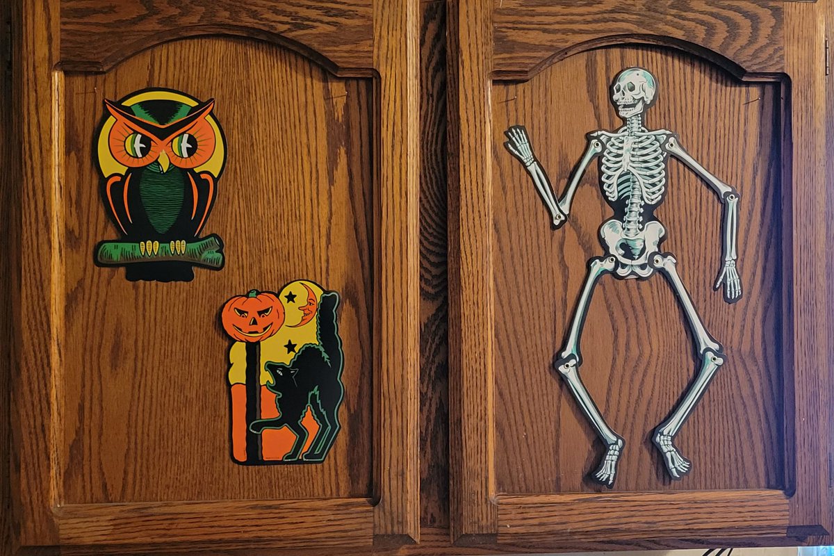 evil_toast916's tweet photo. It's officially Halloween season once the beistle decorations are up! 🎃
#beistle #Halloween #Halloween2023 #halloweendecorations https://t.co/IvQcCBaO7g