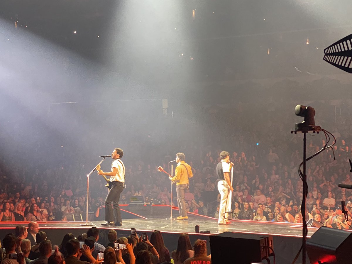 codicroosh's tweet photo. Wow.  What an incredible night last night in Charlotte!  @jonasbrothers @lawrencetheband https://t.co/0JZPOp69UM