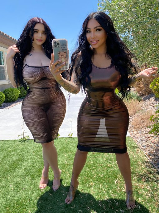 roman_cpp's tweet photo. Me or my sister? https://t.co/vj6x8eNQoU
