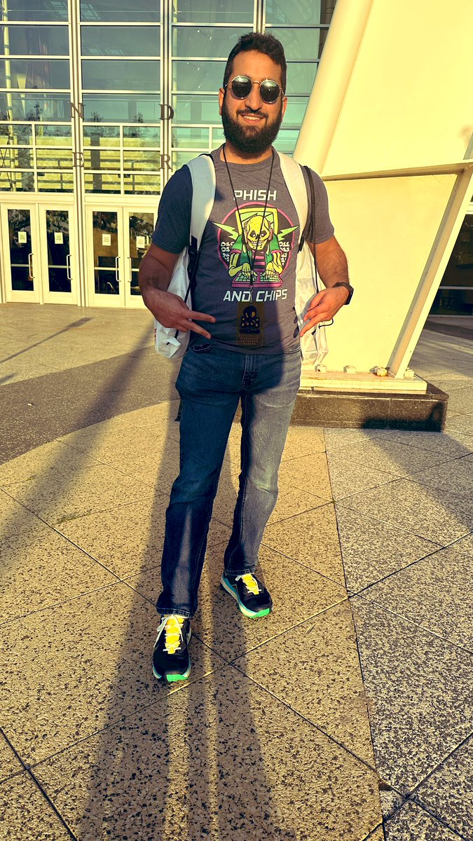 Sh3ifu's tweet photo. first #grrcon https://t.co/QjtW6ZtPjf
