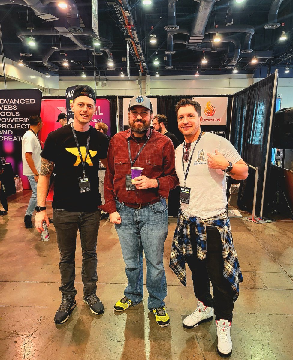 CashAnvil's tweet image. If you took a pic with an @ada_anvil or @wayupio T-shirt on please send it to me or tag me 

Feeling overjoyed seeing everyone rocking the merch already, it's surreal still

Shout out to @dontmentioneth, my brother, you crushed this merch!!!