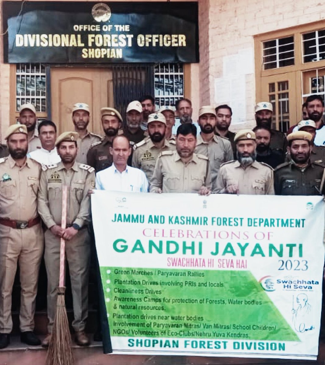 IRFAN2040's tweet image. #SwachhataHiSeva 
J&amp;amp;K Forest Department organised Forest Awareness Rally in Shopian Forest Division @dmshopian  
@Informationspn 
#swach