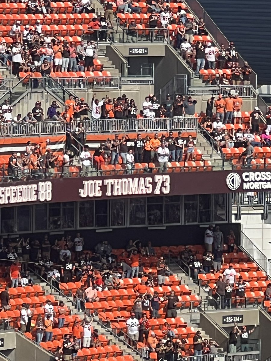 CoyD59's tweet photo. Not the most fun game I’ve been to, but seeing @joethomas73 inducted to the Ring of Honor made the trip worth!

#DawgPound https://t.co/dPPPnrKjzu