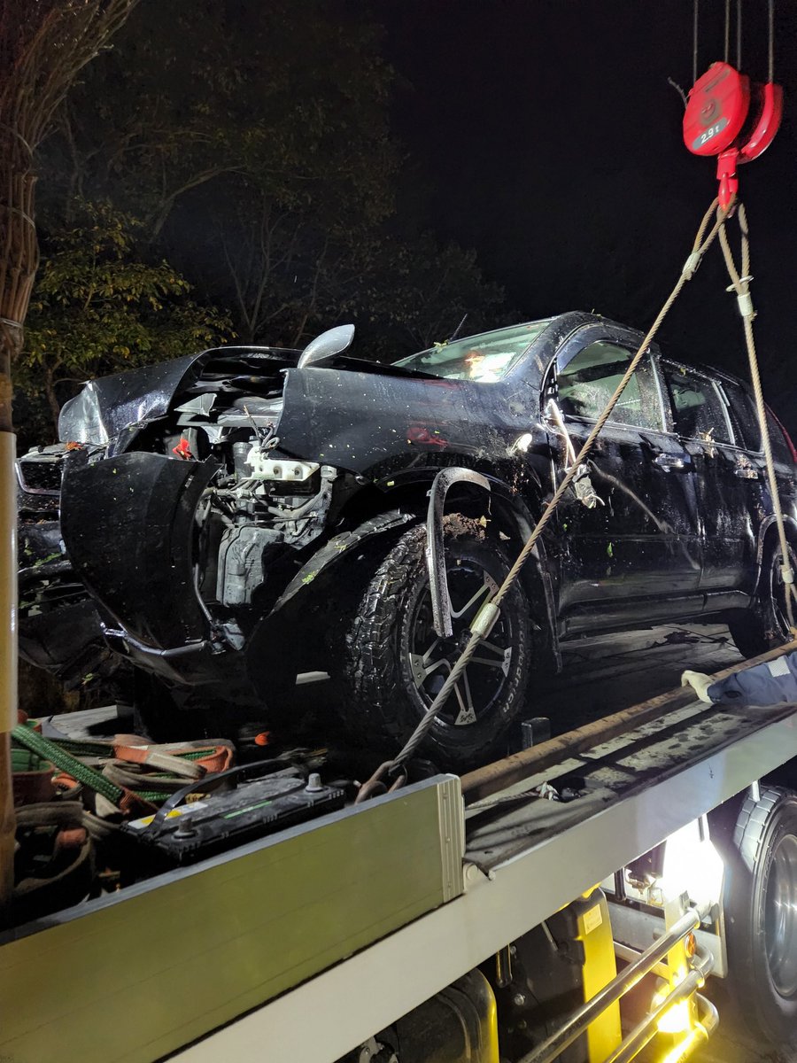 izutimaru9's tweet photo. 居眠り運転をしたらどうなるかって？こうなるよ。
釣りをする人は長距離する時は必ず仮眠をしましょう。 https://t.co/ggSe1vMfIM
