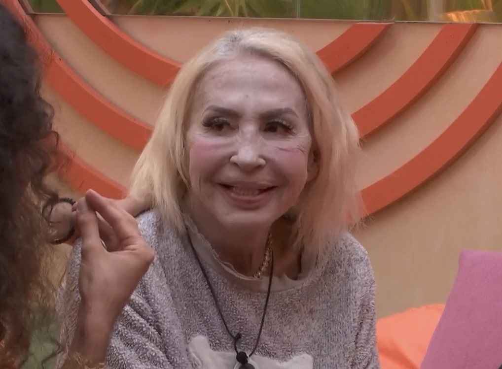 adarauva's tweet image. Esta mujer es un meme jajajaja

 #GHVIPDBT3