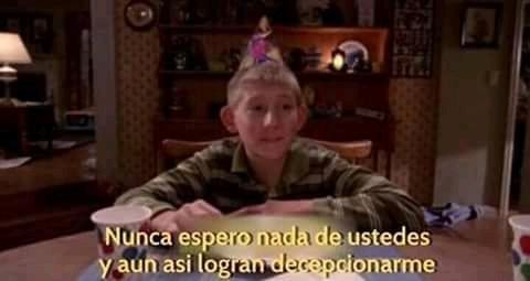 los argentinos esperando las propuestas, mientras los candidatos prefieren gritarse entre si:

#Debate2023