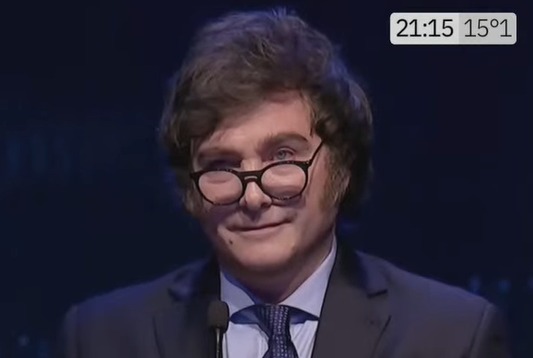 _tainagois's tweet photo. Sou eu, ou o Milei é a versão adulta do Alex do Laranja Mecância? https://t.co/J4auXzSm43