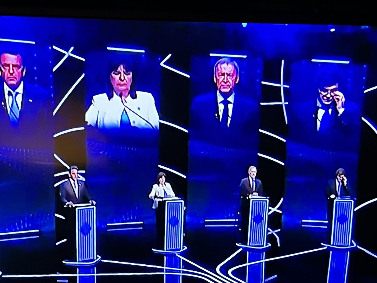 juancjuarez11's tweet photo. #DebatePresidencial2023 
Hoy padecemos 40,1% de pobreza; Indigencia 9,3% ; 56,2% los niños menores de 14 años son pobres; el 50% de los trabajadores está en negro. Inflación, inseguridad, la educación y la salud requieren inversión p recuperar calidad 
Soluciones sin fantasías https://t.co/SZ5qCpxfu1
