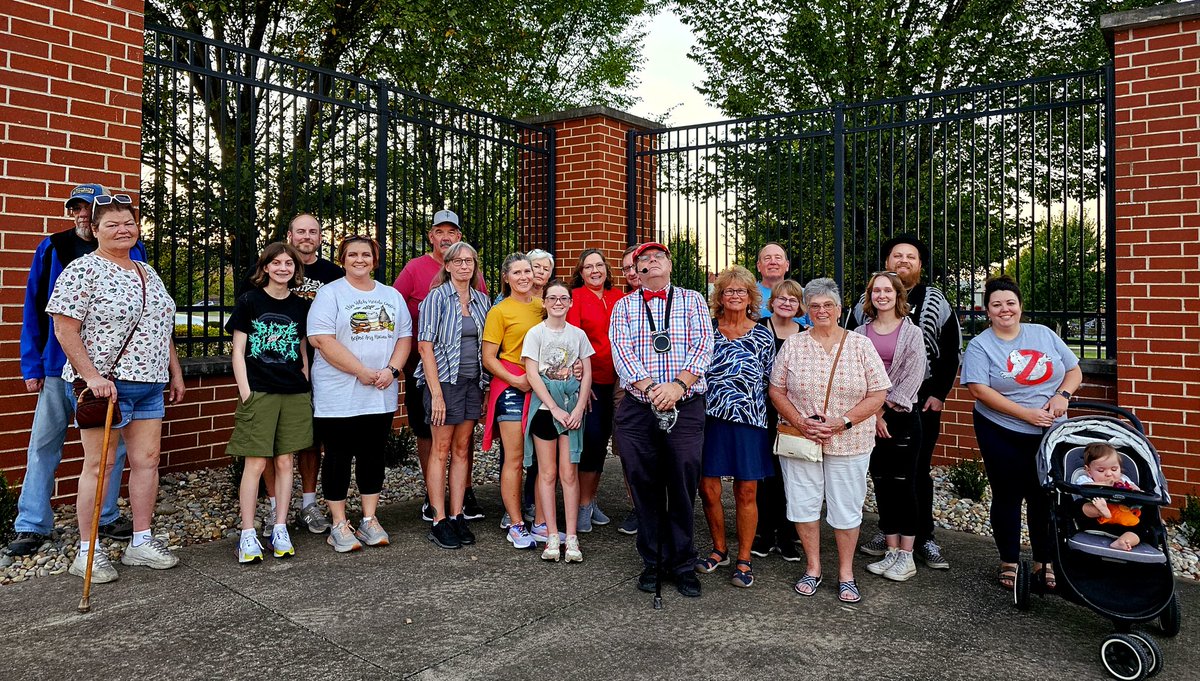 unseenbg's tweet photo. And would you look at that... Another fantastic UnSeen tour in the books! 

The Murder Mansion had a BLAST on October 1st! We love to SEE everyone come out for UnSeen #bg #bgky #unseenbg #tours #grouptour #kentucky #fallevent #history #walkingtours https://t.co/tWYvR5BJqY