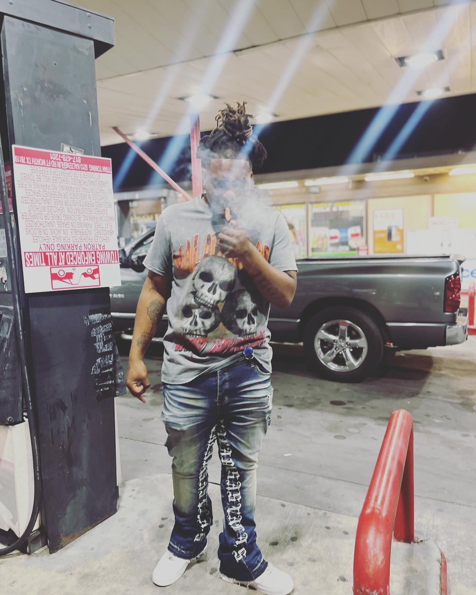 Almightystephhh's tweet photo. Fucc nigga bet not even 🤧 https://t.co/yhZDO3qBk9