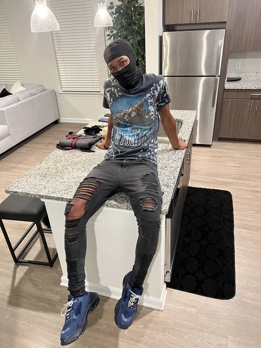 thvgshxt__'s tweet photo. heard you like ‘em hood. https://t.co/lgLbaQ6Jj9