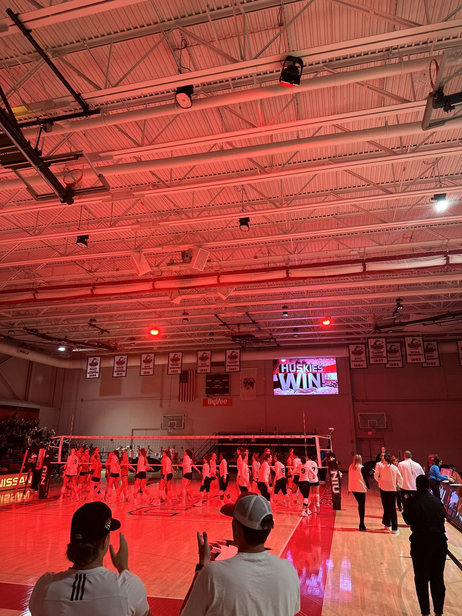 Friday was electric!!! Way to sweep the weekend <a href="/NIUVolleyball/">NIU Volleyball</a>! <a href="/husk_experience/">Huskie Experience</a> <a href="/NIUSoftball/">NIU Softball</a>