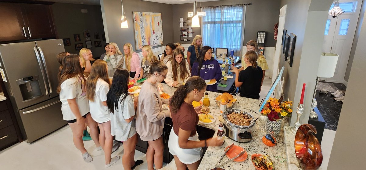__mikebradley__'s tweet image. One final Team dinner before postseason play begins...Good Luck Ladies!!!  Leave it ALL on the Field!  @LSW_Softball