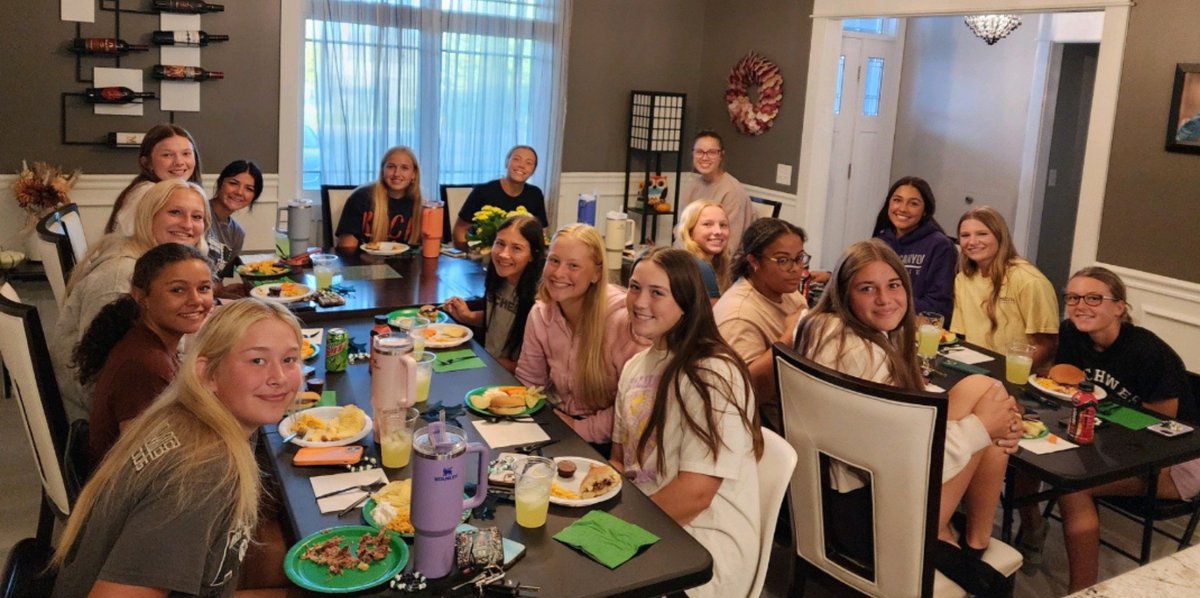__mikebradley__'s tweet image. One final Team dinner before postseason play begins...Good Luck Ladies!!!  Leave it ALL on the Field!  @LSW_Softball