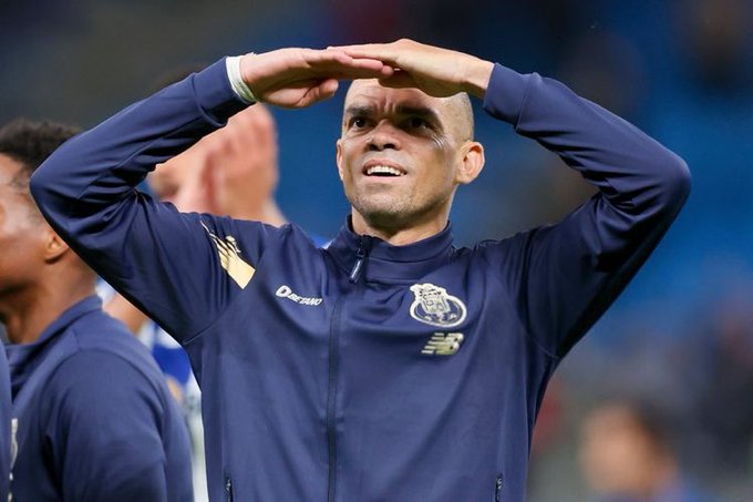 Pepe en un partido con el Oporto.