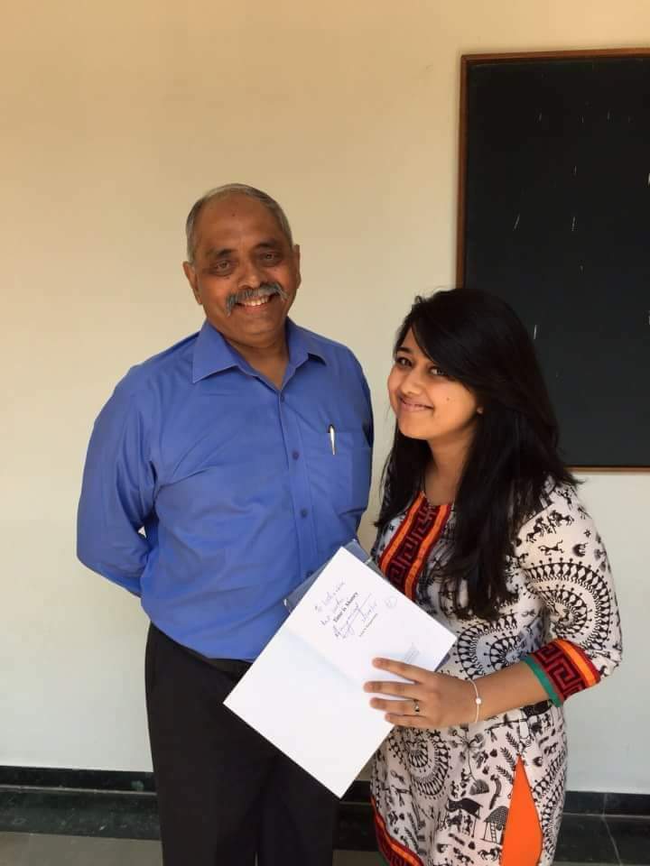 rangaisms4U's tweet photo. The Joy of Giving. To a keen student and a willing learner. My special Time Management Formula. Yes, Time IS Money

#joyofgivingweek #joyofgiving #joy #giving #rangaisms #AchalRangaswamyTheCoach https://t.co/0kqYFnM0Wz