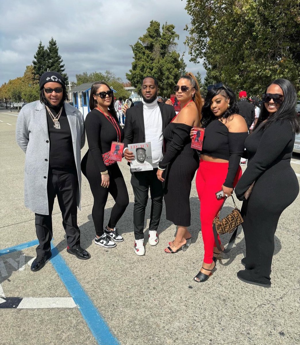 mikebtrippin's tweet photo. The whole city turned up for you my boy #LongLiveP 🕊️ https://t.co/Yns5xkyzRU