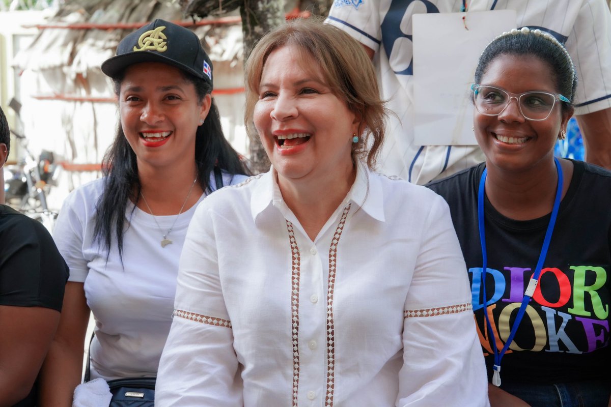 yadirahenriq's tweet photo. Las #PrimariasPRM recordaron que el voto es el reflejo de nuestras aspiraciones y sueños. Felicidades, perremeístas por demostrar su compromiso; por contribuir a que esta jornada fuera exitosa y por creer en un partido y un país mejor y más fuerte 💪🏻

#VolveremosAganar https://t.co/iOS0mbPost