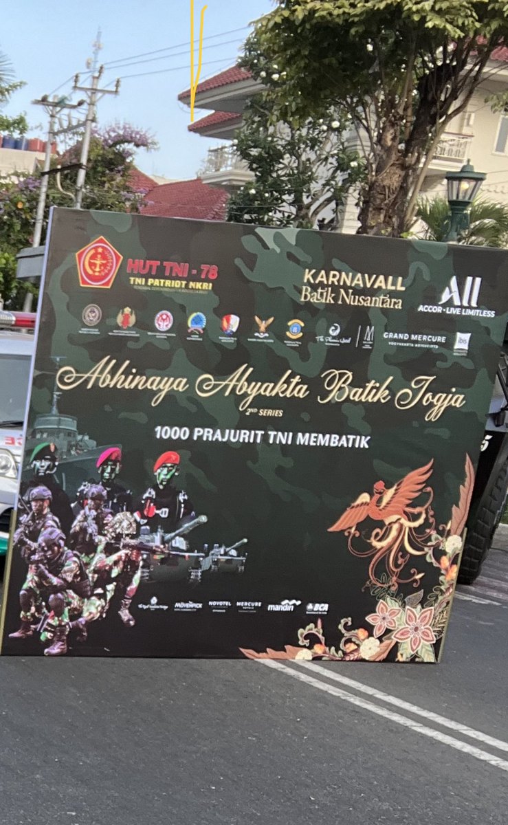 Frandepthios's tweet photo. 1000 Prajurit TNI Membatik - Jogjakarta @JogjaUpdate @RadioElshinta https://t.co/5op2Ee4N7I