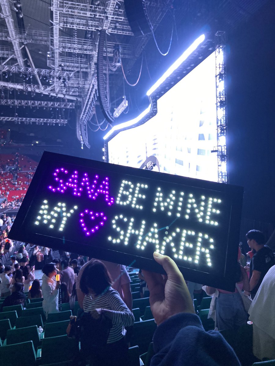 fangirlcode55's tweet image. I know it's for me! Me&amp;amp;my cous were the only one standing at the aisle of my sec and waving wildly. My shasha thank u for noticing me!Guess effort and manifestation really works magic!
BEST. GIRL. SANA. Mahal kita ♾️!💜🥹 #TWICE_5TH_WORLD_TOUR_in_BULACAN 
#TWICE_5TH_WORLD_TOUR