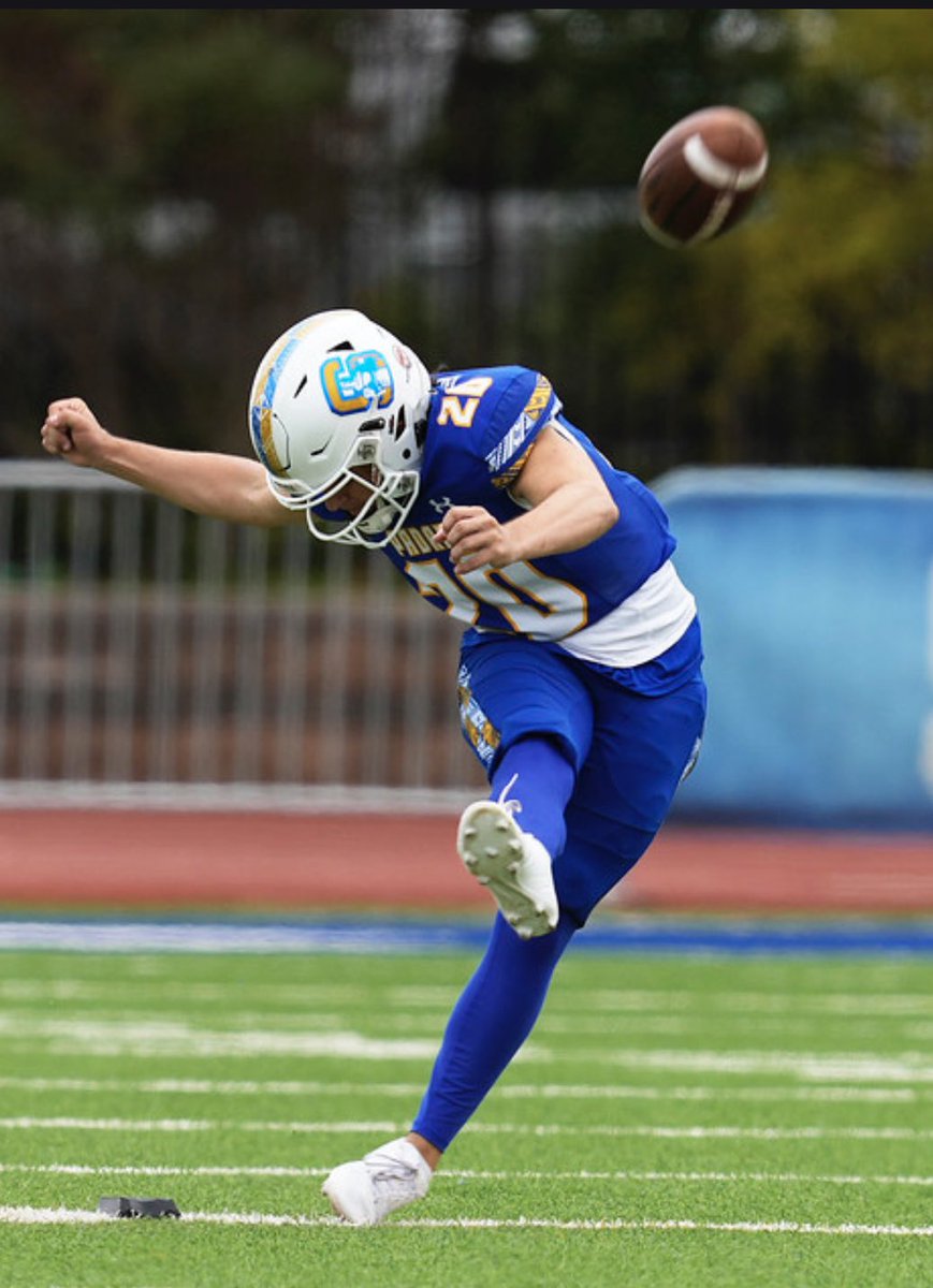 sterrinbird's tweet photo. @ThomasGooch16 Serra Padres for the W! 🏈 https://t.co/i3xQDEOZ4y