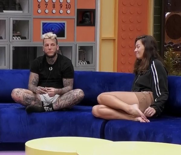 adarauva's tweet image. De la manita hasta la final❣️

#GHVIPDBT3