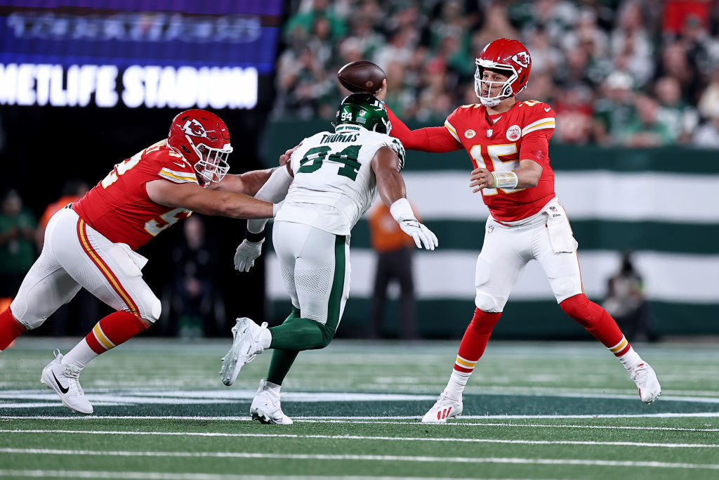 Patrick Mahomes threw his 200th career Pass TD in his 84th career game. That is the fewest games to 200 Pass TD in NFL history, passing Dan Marino (89).
