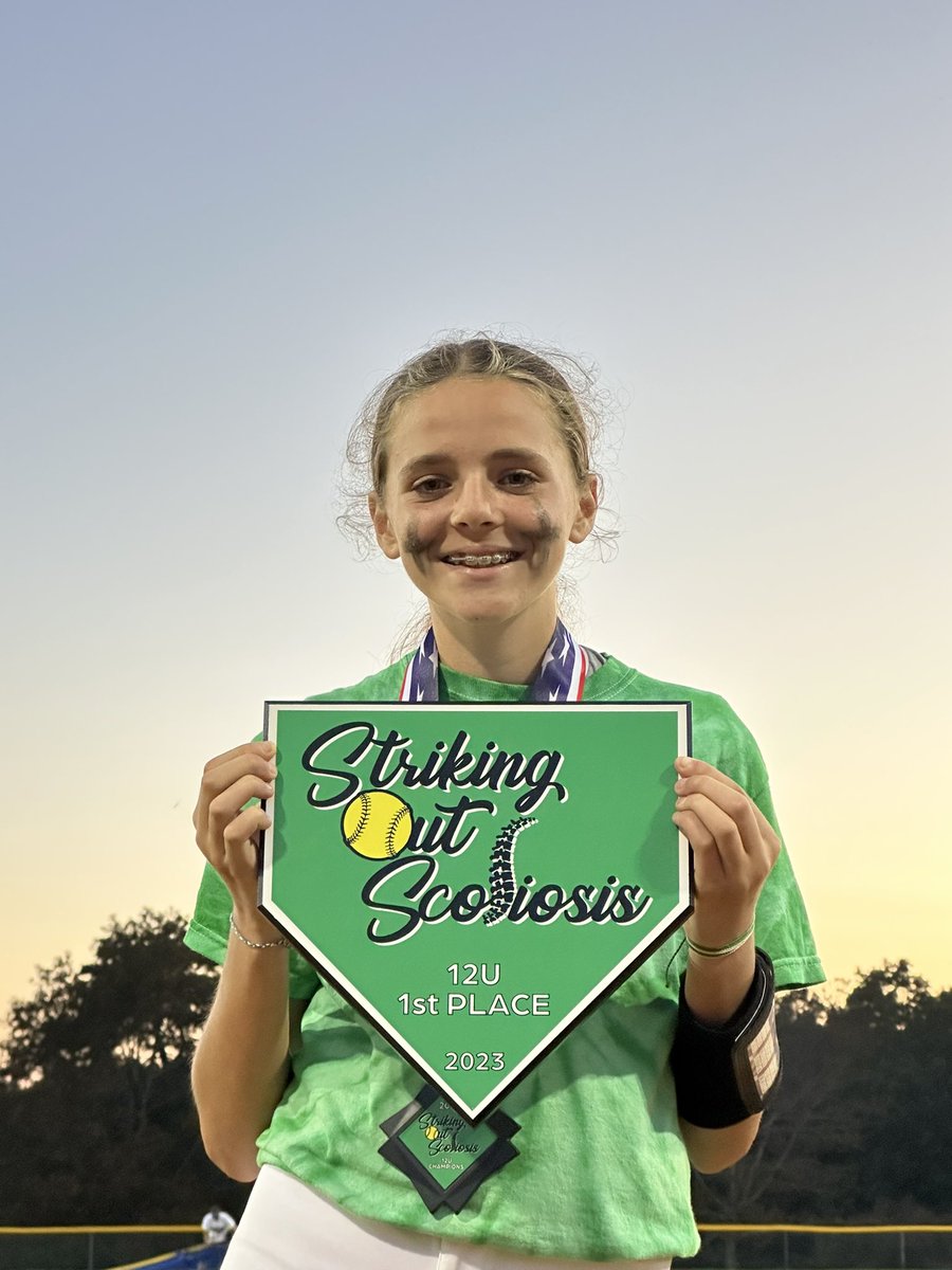 Tbrez3's tweet photo. So proud of this girl! Today she held a softball fundraiser for @shrinersphilly and her team brought home first place too! Such a great day raising awareness! 💚🥎💚🥎 @AElsamadicyMD https://t.co/W7I6qUA8o3