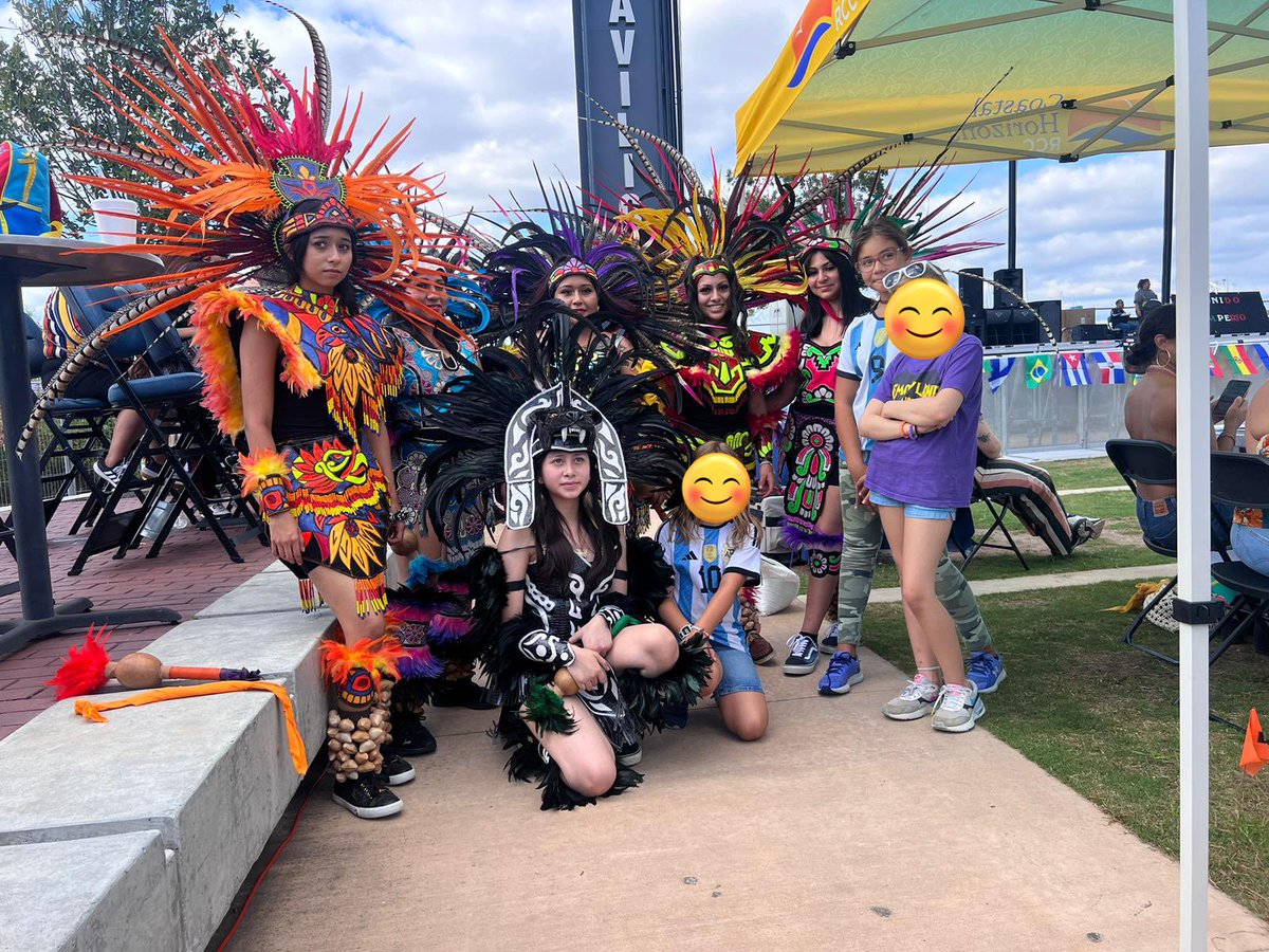 Tatiana39871052's tweet photo. Happy #hispanicheritagemonth! Our kids did a wonderful job representing @gregory_elem at the 𝐂𝐚𝐩𝐞 𝐅𝐞𝐚𝐫 𝐋𝐚𝐭𝐢𝐧𝐨𝐬 𝐅𝐞𝐬𝐭𝐢𝐯𝐚𝐥!🌎So many countries and so many cultures celebrating together!🥳
@ParticipateLrng #unitingourworld
@deleondolphin22 https://t.co/j23KGjVC1B