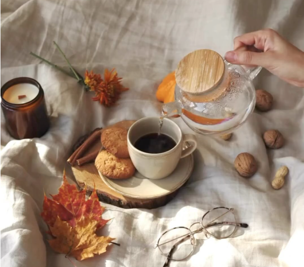 erbaviva's tweet image. It’s October and we at erbaviva couldn’t be more excited! The leaves are changing, the air is crisp, and our organic skincare products are ready to help you transition into the new season. Let’s make this month one to remember! 
 #erbaviva #erbavivaforeveryone #octoberbaby