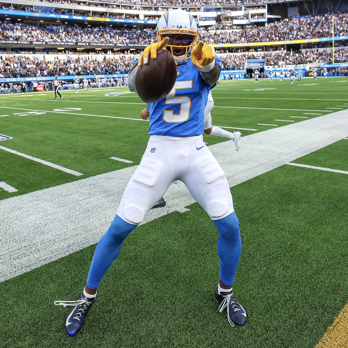 Ty Nowell tweet media