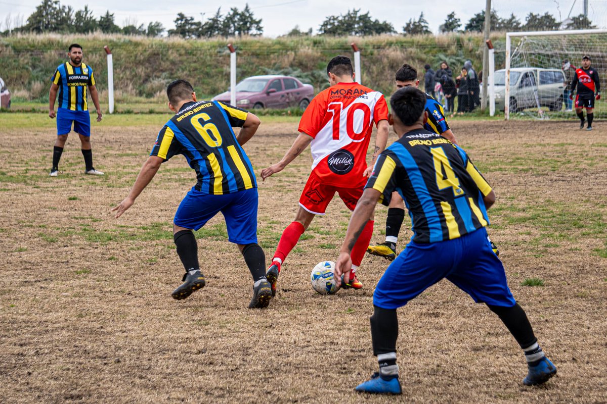 Yo soy del bicho me lo heredo mi abuelo,tradiccion de familia me lo enseño ami cuando era chico me llevo ala cancha paso ya mucho tiempo y sigo estando aqui..🐞🐞