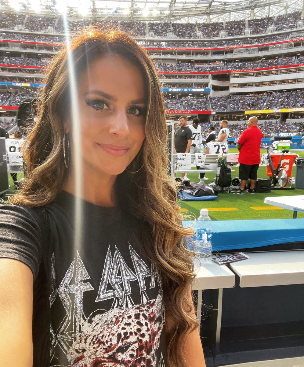 🏈🏈 #sundayfootball <a href="/SoFiStadium/">SoFi Stadium</a> <a href="/NFL/">NFL</a>