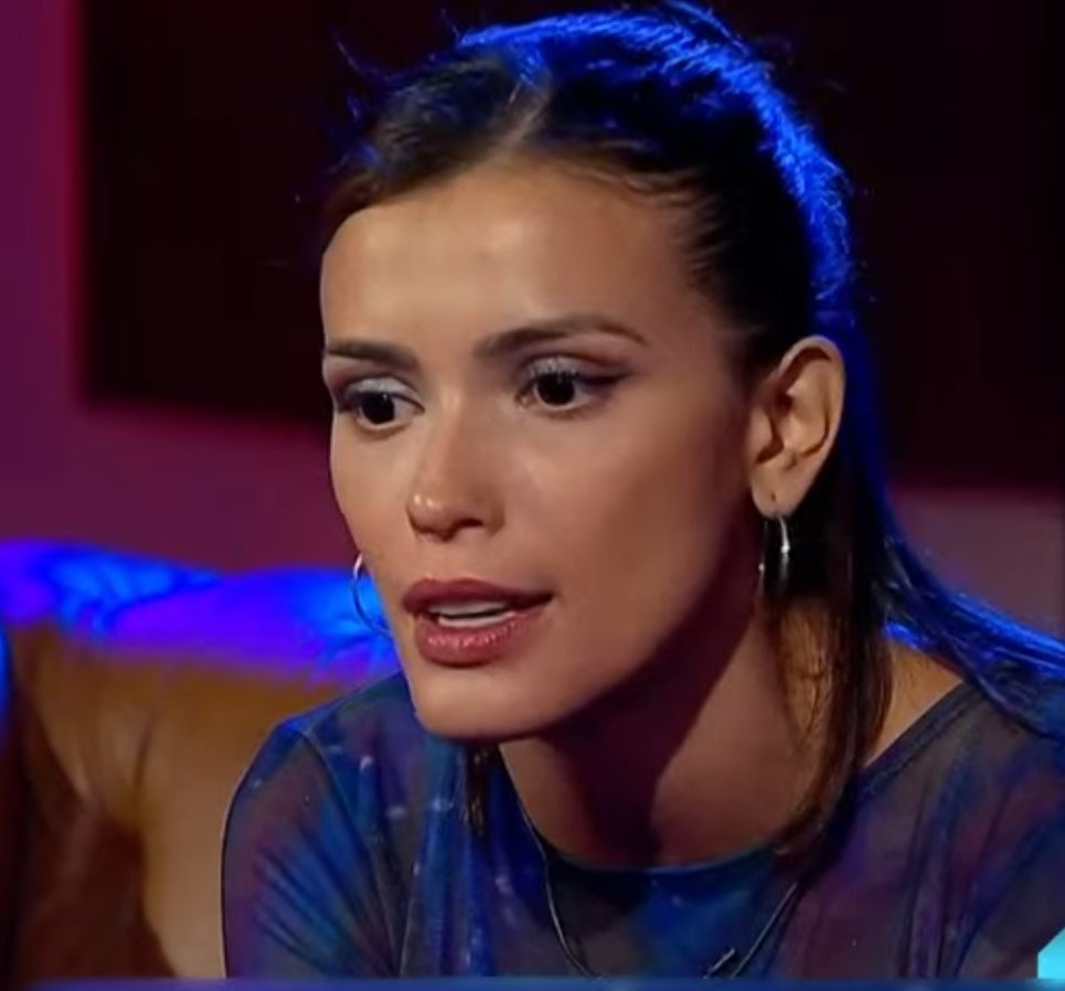 Juandex_05's tweet photo. Esta weona se justifica xq estaba copetea q "reflexiono cuando estaba sobria" q xuxa eri una violenta y una inestable qlia humillai a tu mejor amiga, la agrediste verbalmente y hay gente de mierda q la defiende son igual de enfermos q ella

#GranHermanoCHV #GranHermanoChile https://t.co/NuYUD5oJql