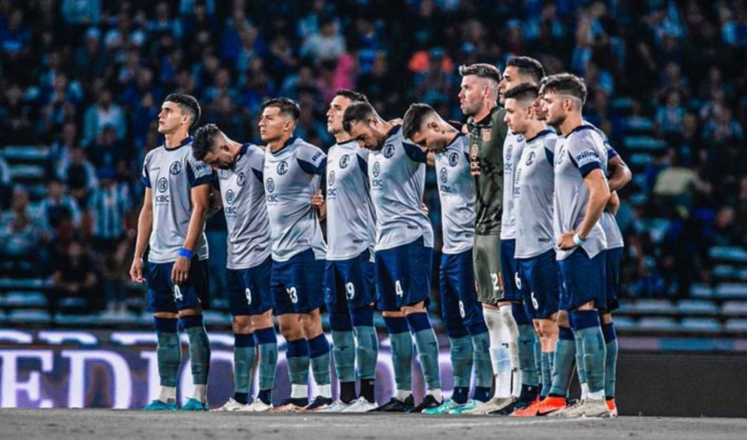 futbolarg1_'s tweet photo. 🤯🇦🇷 Talleres es el equipo que lleva MÁS TIEMPO SIN PERDER (18 años) ante su MÁXIMO RIVAL, entre los principales 100 clásicos del Mundo. https://t.co/hKrNeFgOdZ