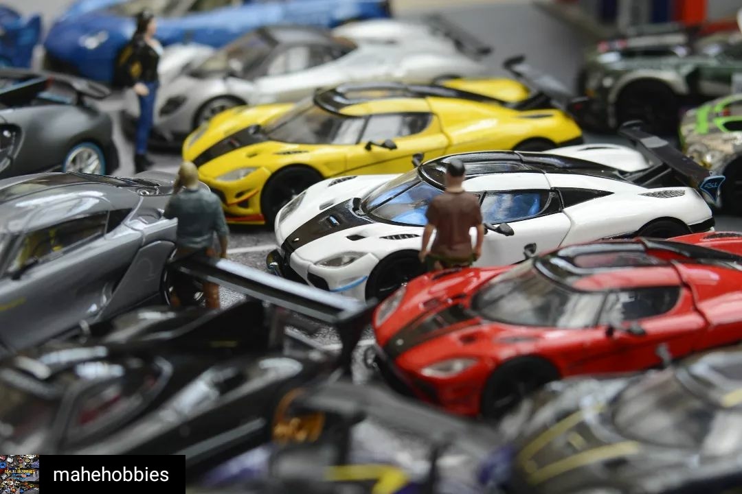 AToyZ_'s tweet photo. Reposted from @mahehobbies #diecastphonegraphy #diecast #diecastcollector #diecastphotography #diecastindonesia #diecastpics #diecastcars #diecastmodel #indonesiandiecaster #indonesiadiecastphotography #premium64 #premiumdiecast #pecintadioramadiecast #dioramaindonesia #diorama164 #dioramaphotography #hobbyjapan64 #landcruiser #mobilminisquad