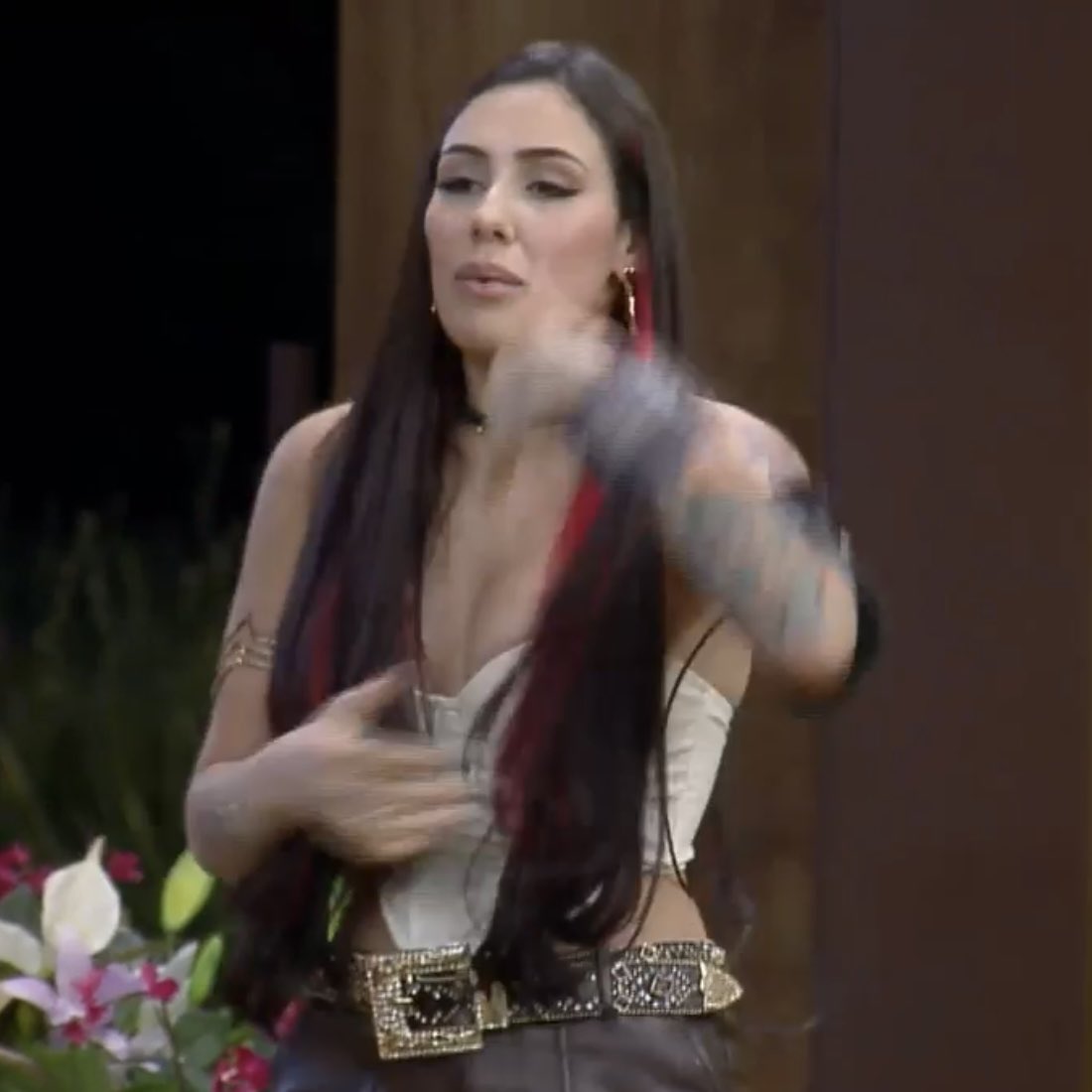 portaldereality's tweet photo. Alicia disse que Nadja tá tentando construir uma narrativa de vítima, que ela se isola e não faz questão de construir nenhuma relação justamente pra alimentar essa narrativa! #AFazenda15 https://t.co/8gO9yXoizY
