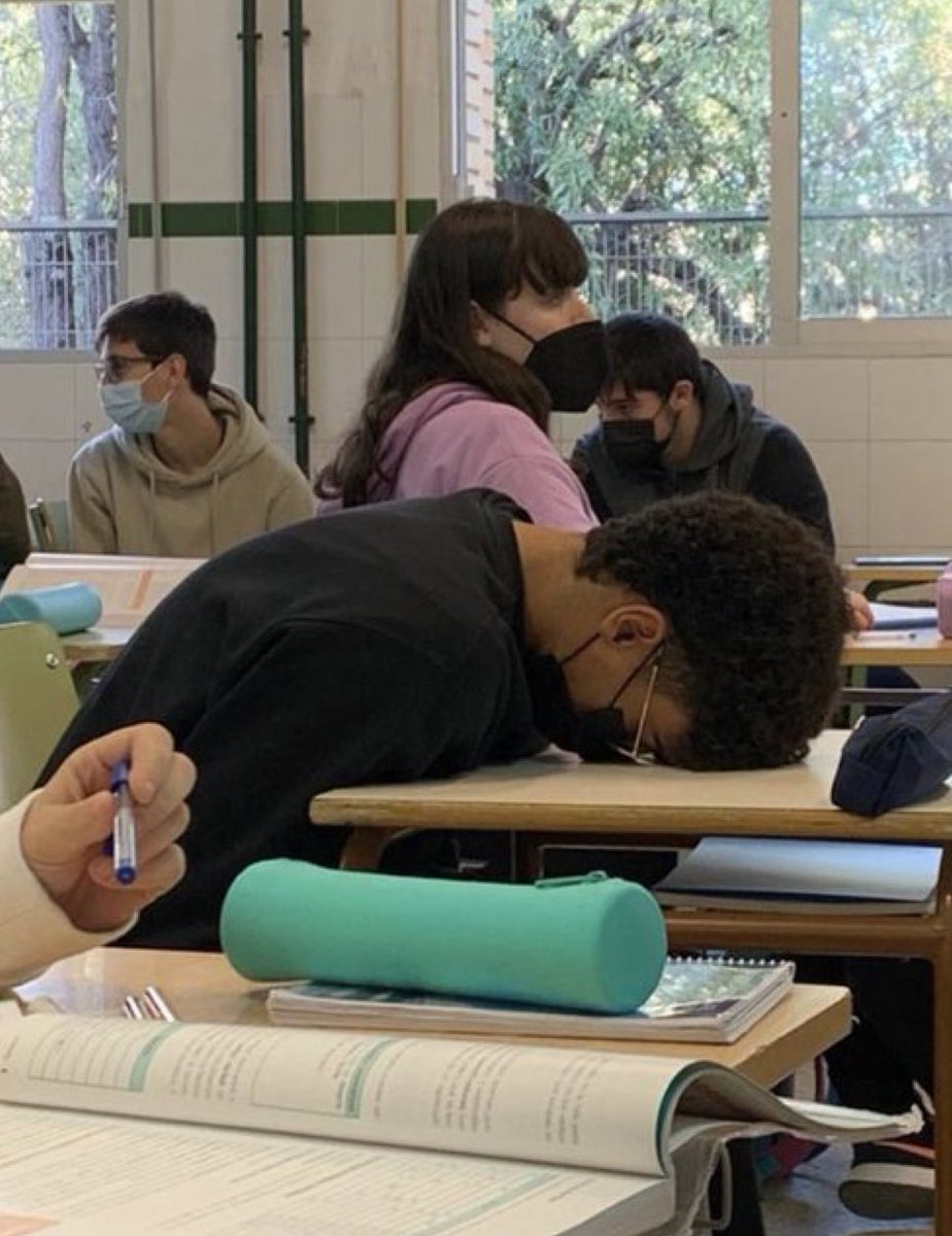 nderakoreami_'s tweet photo. Con este nuevo horario seguro duermo a las 4 de la madrugada https://t.co/l6TCVDzBBi